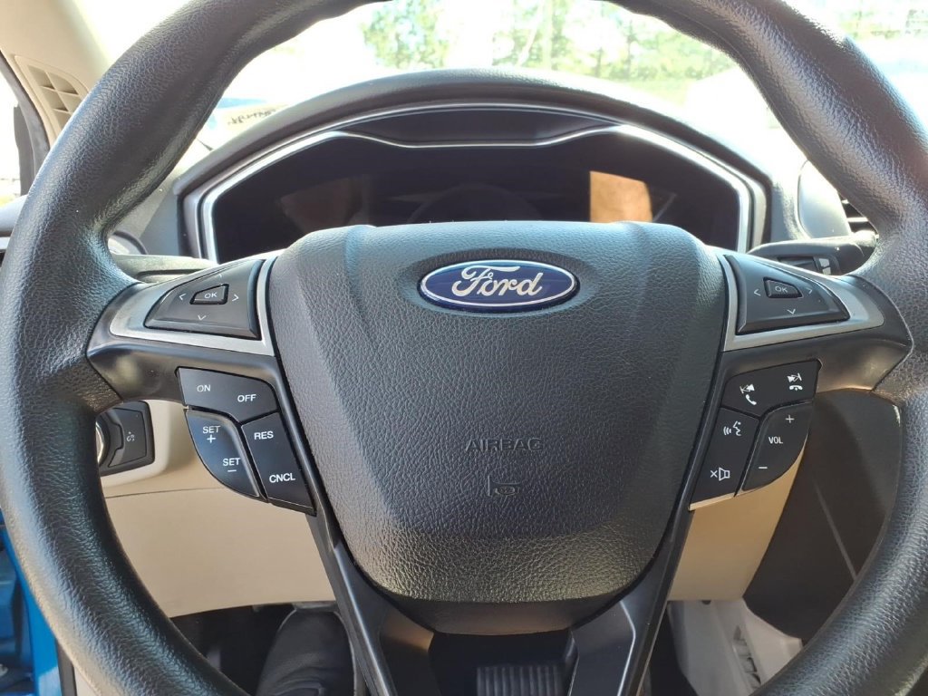 Used 2020 Ford Fusion SE FWD image 24