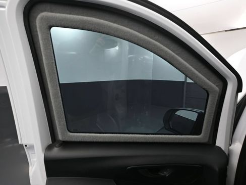Used 2023 Mercedes-Benz Metris image 15