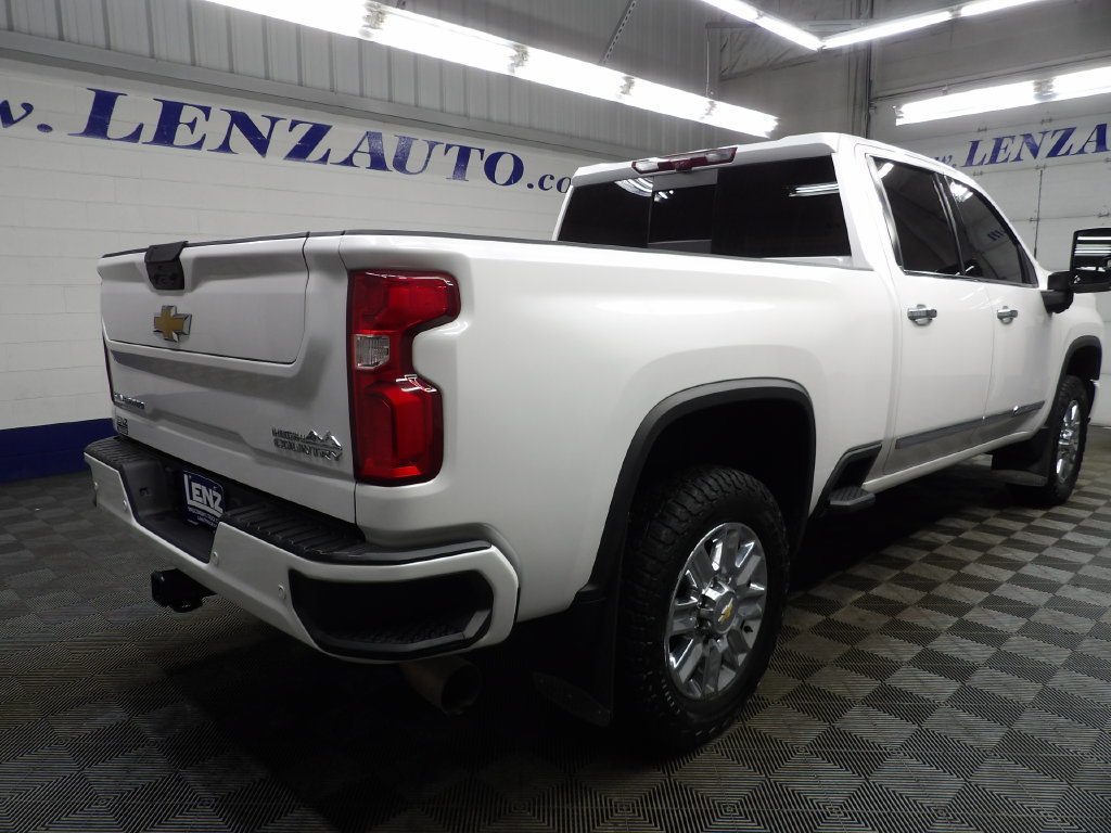 Used 2024 Chevrolet Silverado 2500 High Country w/ High Country Premium Package AWD/4WD image 5