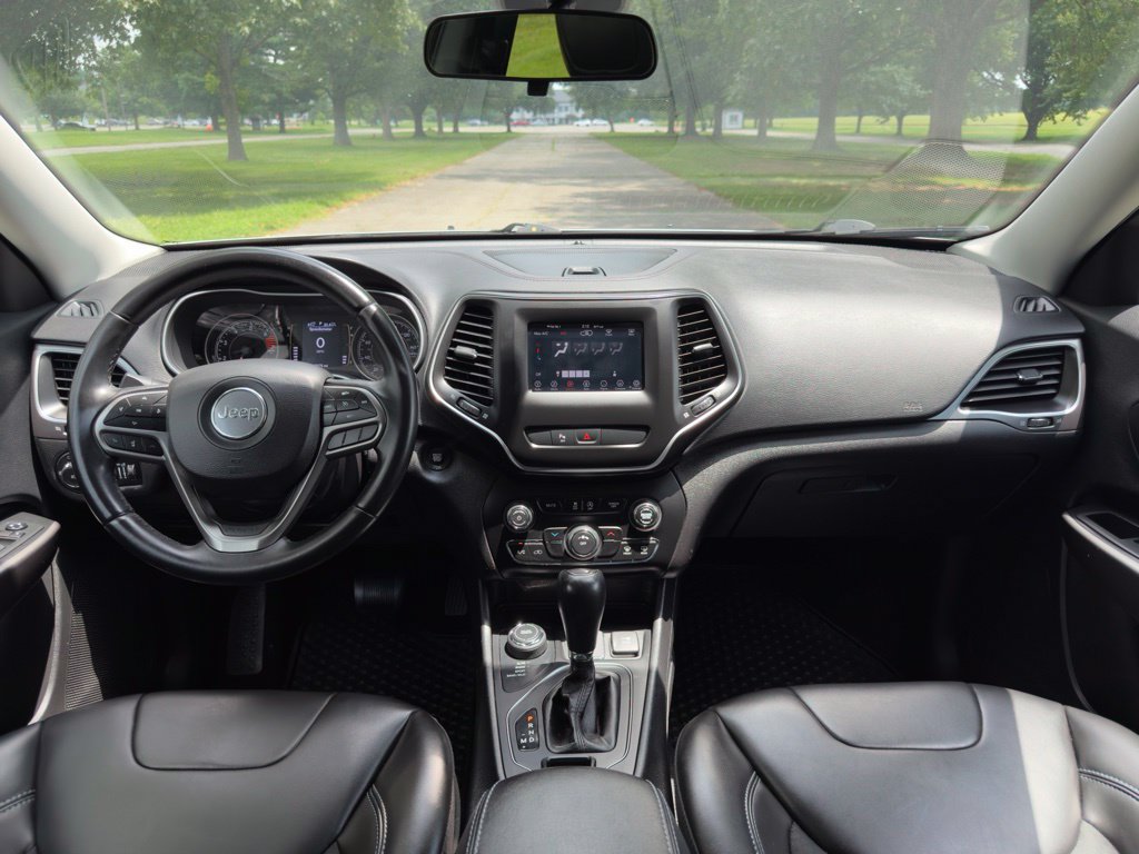 Used 2019 Jeep Cherokee Latitude Plus AWD/4WD image 9