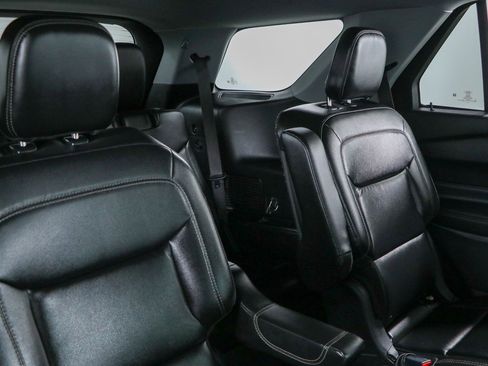 Used 2021 Ford Explorer XLT w/ Equipment Group 202A AWD/4WD image 28