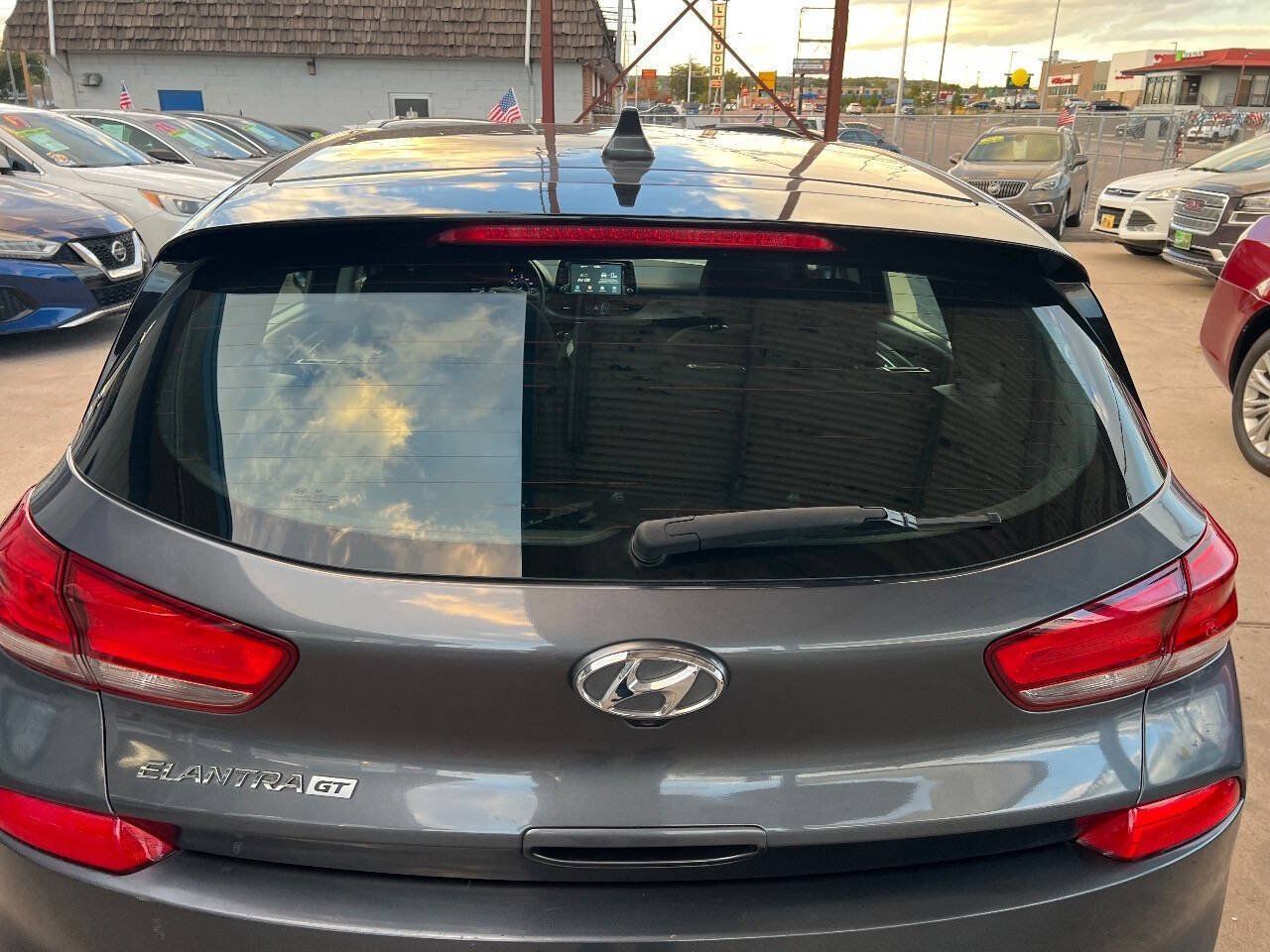 Used 2018 Hyundai Elantra GT FWD image 9