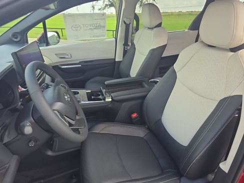 New 2026 Toyota Sienna Platinum AWD/4WD image 11