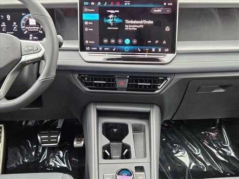 New 2026 Volkswagen Tiguan SE R-Line FWD image 13