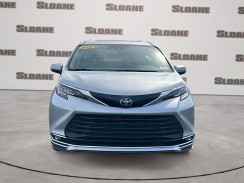 Used 2022 Toyota Sienna XLE image 8