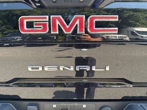 Used 2024 GMC Sierra 2500 Denali w/ Technology Package AWD/4WD image 5