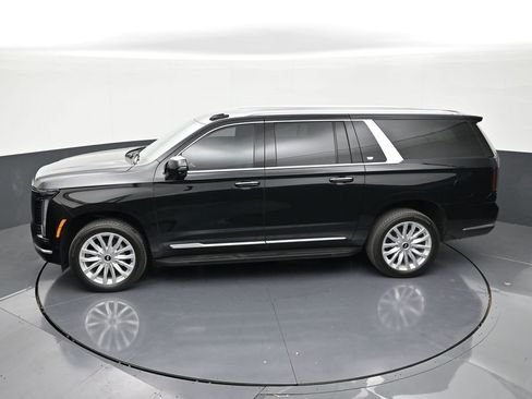 Certified 2025 Cadillac Escalade ESV Luxury image 13