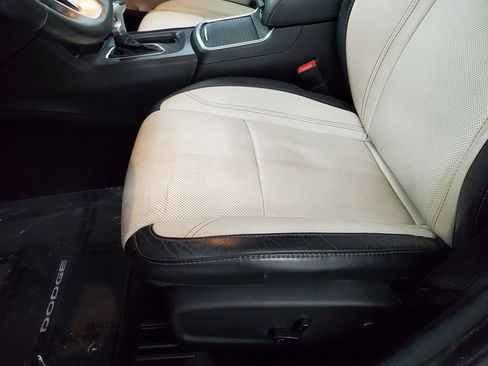 Used 2017 Dodge Charger SXT w/ AWD Premium Group image 13