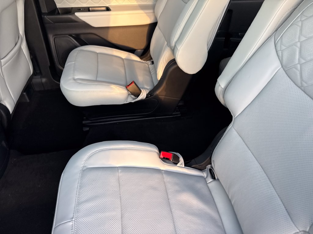 Used 2026 Ford Explorer Platinum w/ LUX Leather Package AWD/4WD image 19