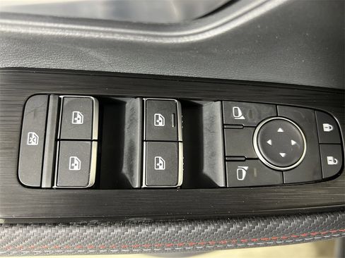 New 2025 Nissan Kicks SR image 15