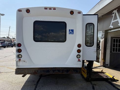 Used 2016 Ford E-450 and Econoline 450 Super Duty w/ Shuttle Bus Prep Package RWD image 7