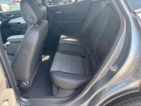 Used 2025 Chevrolet Trax LT FWD image 24