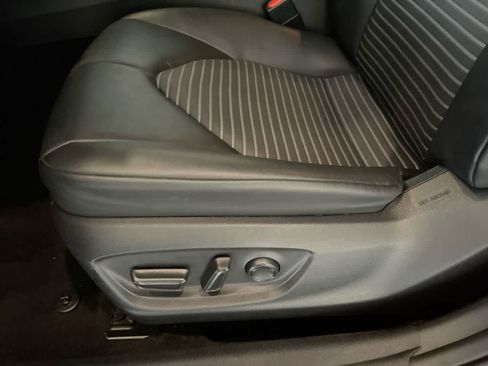 Used 2023 Toyota Camry SE image 12