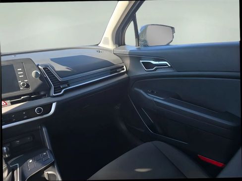 Used 2024 Kia Sportage LX image 15