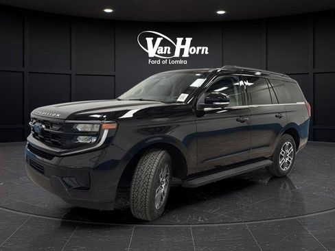 Used 2025 Ford Expedition Active AWD/4WD image 3