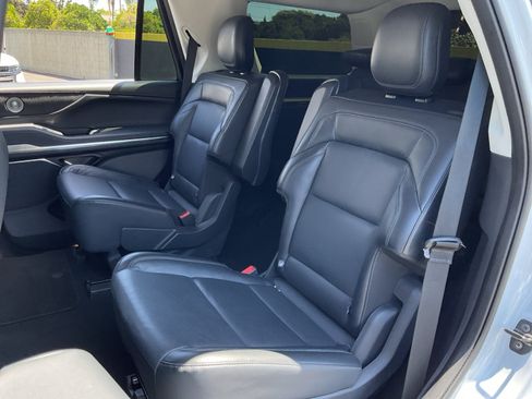 Used 2025 Lincoln Navigator Reserve AWD/4WD image 19