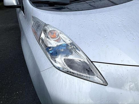 Used 2014 Nissan Leaf SV w/ LED & Quick Charge Package image 30