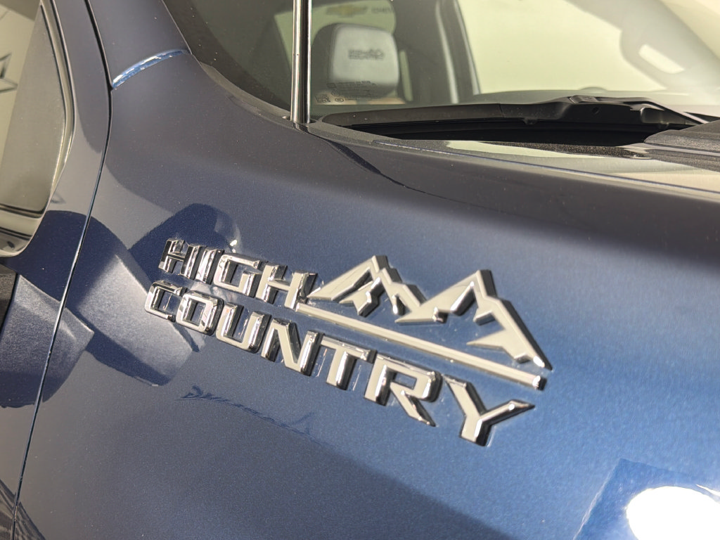 Used 2022 Chevrolet Silverado 2500 High Country w/ Technology Package AWD/4WD image 40