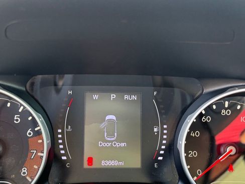 Used 2018 Jeep Compass Latitude w/ Cold Weather Group AWD/4WD image 32