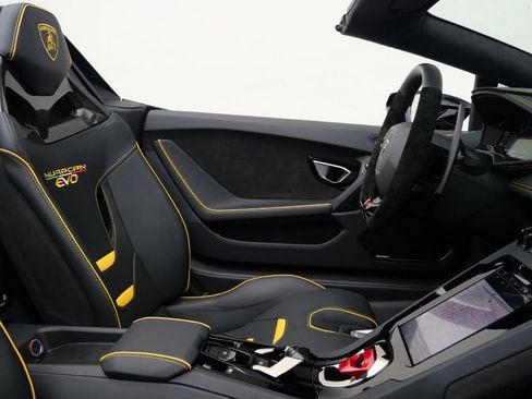 Used 2024 Lamborghini Huracan EVO AWD/4WD image 25