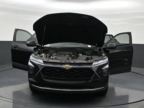 Used 2025 Chevrolet Trax LT FWD image 36