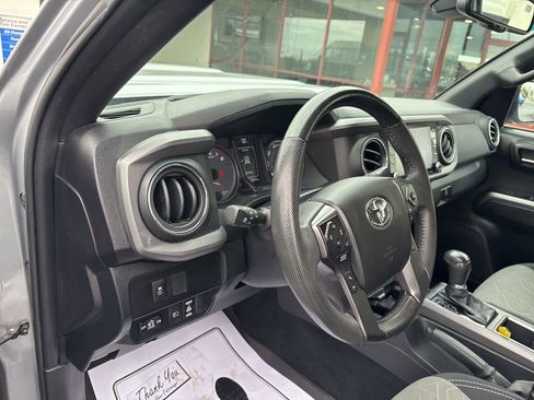 Used 2022 Toyota Tacoma TRD Sport image 24