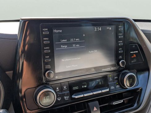 Used 2021 Toyota Highlander LE image 16