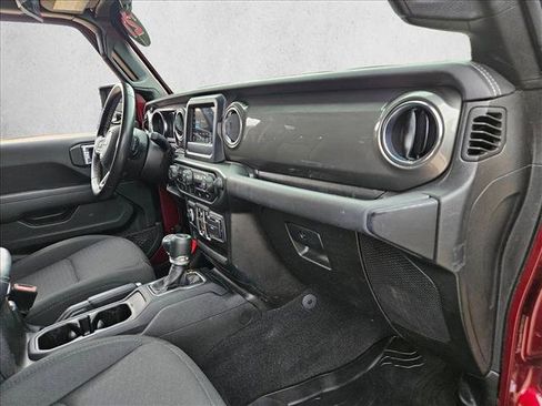 Used 2021 Jeep Gladiator Overland image 25