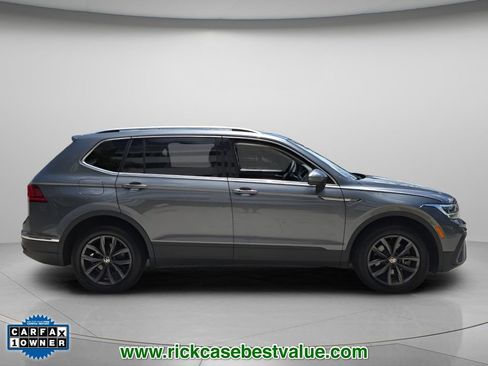 Used 2022 Volkswagen Tiguan SE w/ Panoramic Sunroof Package FWD image 4