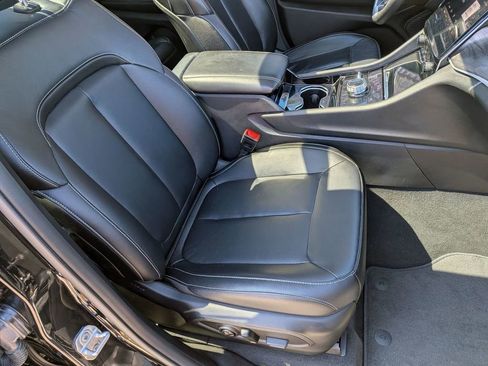 Used 2023 Jeep Grand Cherokee Limited w/ Black Appearance Package image 29