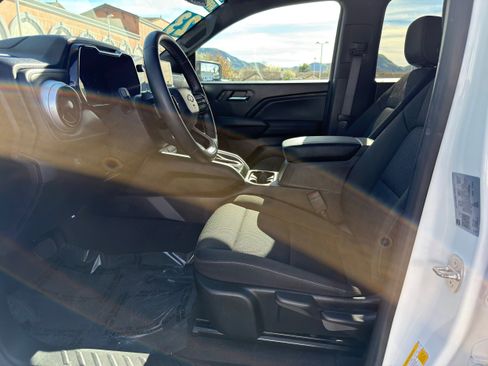 Used 2023 Chevrolet Colorado LT w/ LT Convenience Package image 22