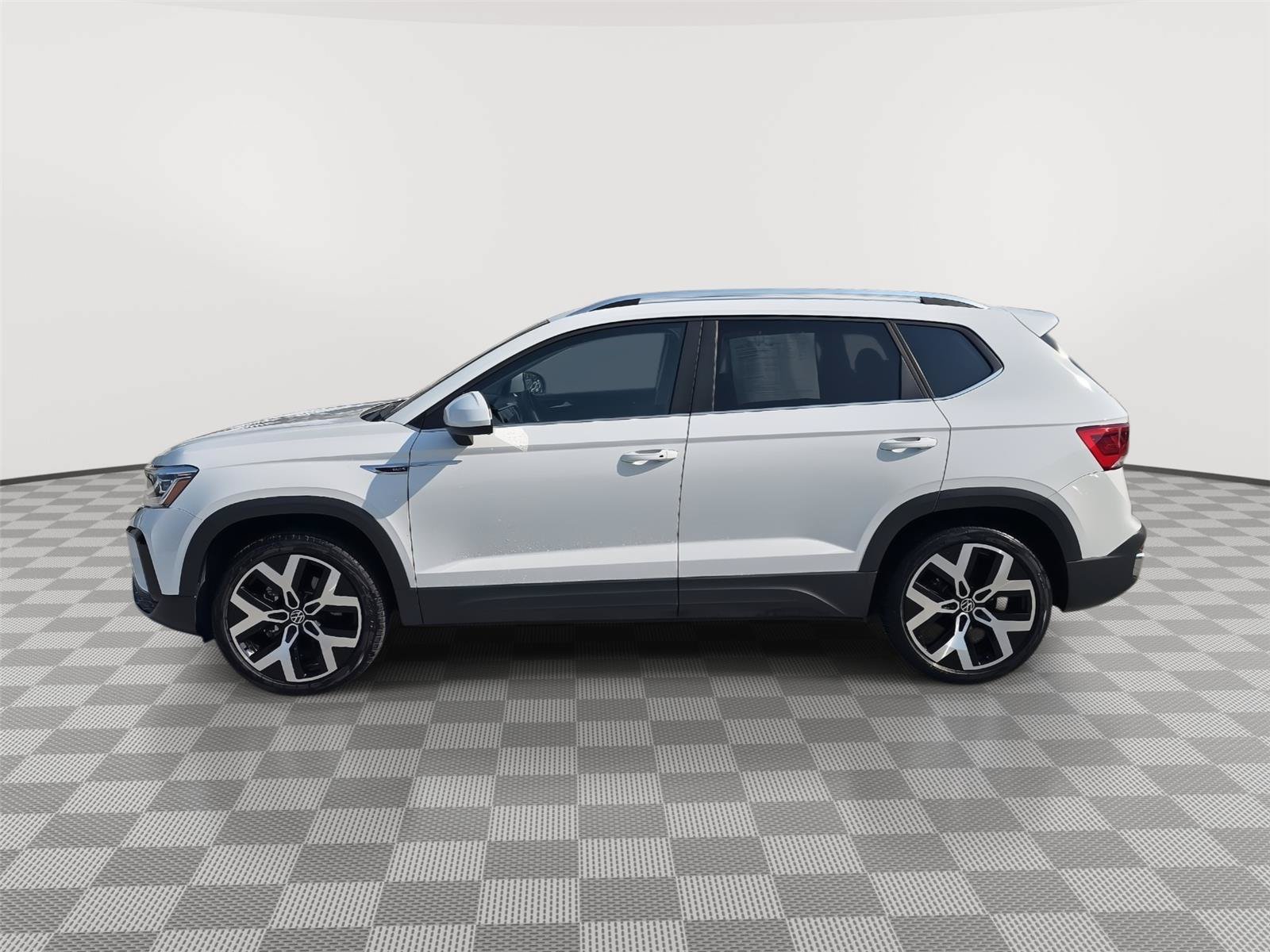 Certified 2023 Volkswagen Taos SEL AWD/4WD image 5