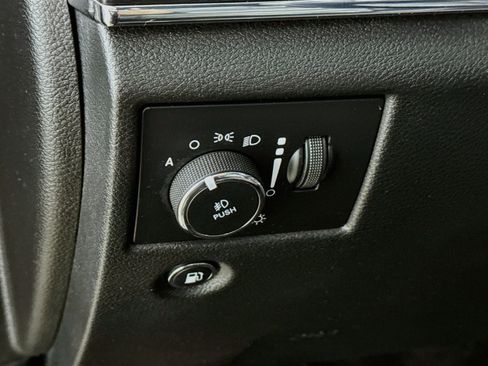 Used 2018 Jeep Grand Cherokee Limited w/ Luxury Group II image 14