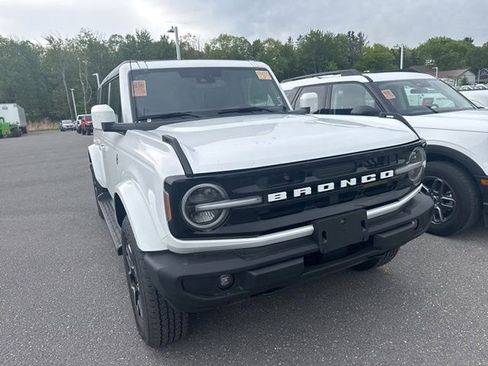 Used 2025 Ford Bronco Outer Banks AWD/4WD image 3