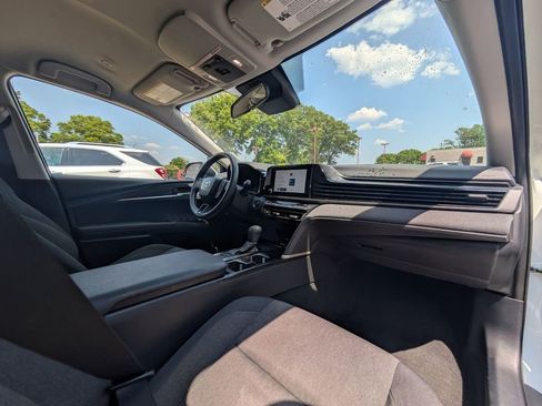 Used 2025 Toyota Camry LE FWD image 31