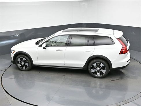 New 2026 Volvo V60 B5 Cross Country Plus w/ Protection Package Premier image 49