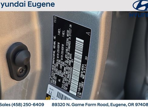 Used 2024 Toyota Highlander LE FWD image 39