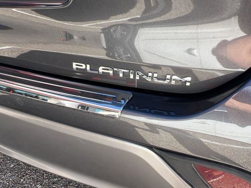 Used 2023 Toyota Highlander Platinum image 9