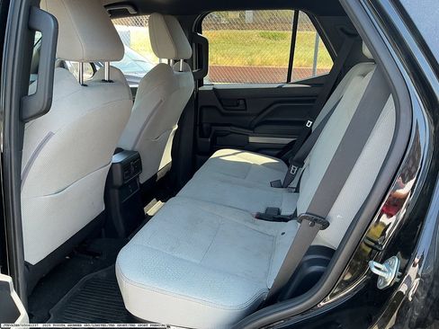 Used 2025 Toyota 4Runner SR5 AWD/4WD image 9