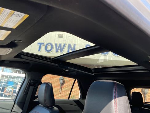 Used 2022 Ford Explorer ST-Line w/ Class IV Trailer Tow Package image 11