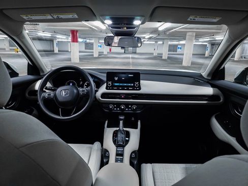 Certified 2023 Honda HR-V LX image 3