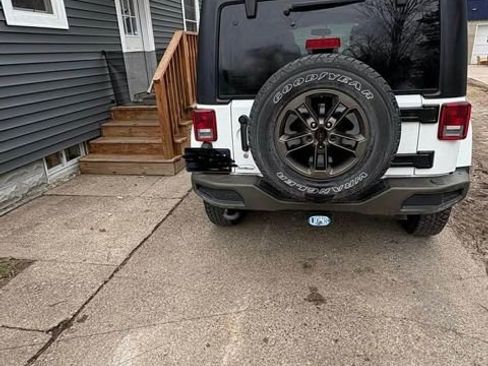 Used 2016 Jeep Wrangler Unlimited Sahara image 7