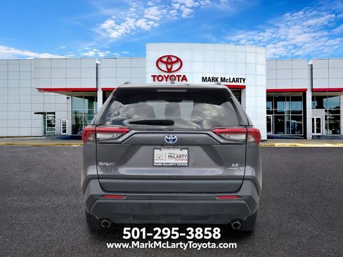 Used 2021 Toyota RAV4 LE AWD/4WD image 4