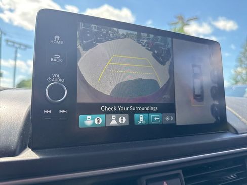 Used 2024 Honda Pilot Elite image 12