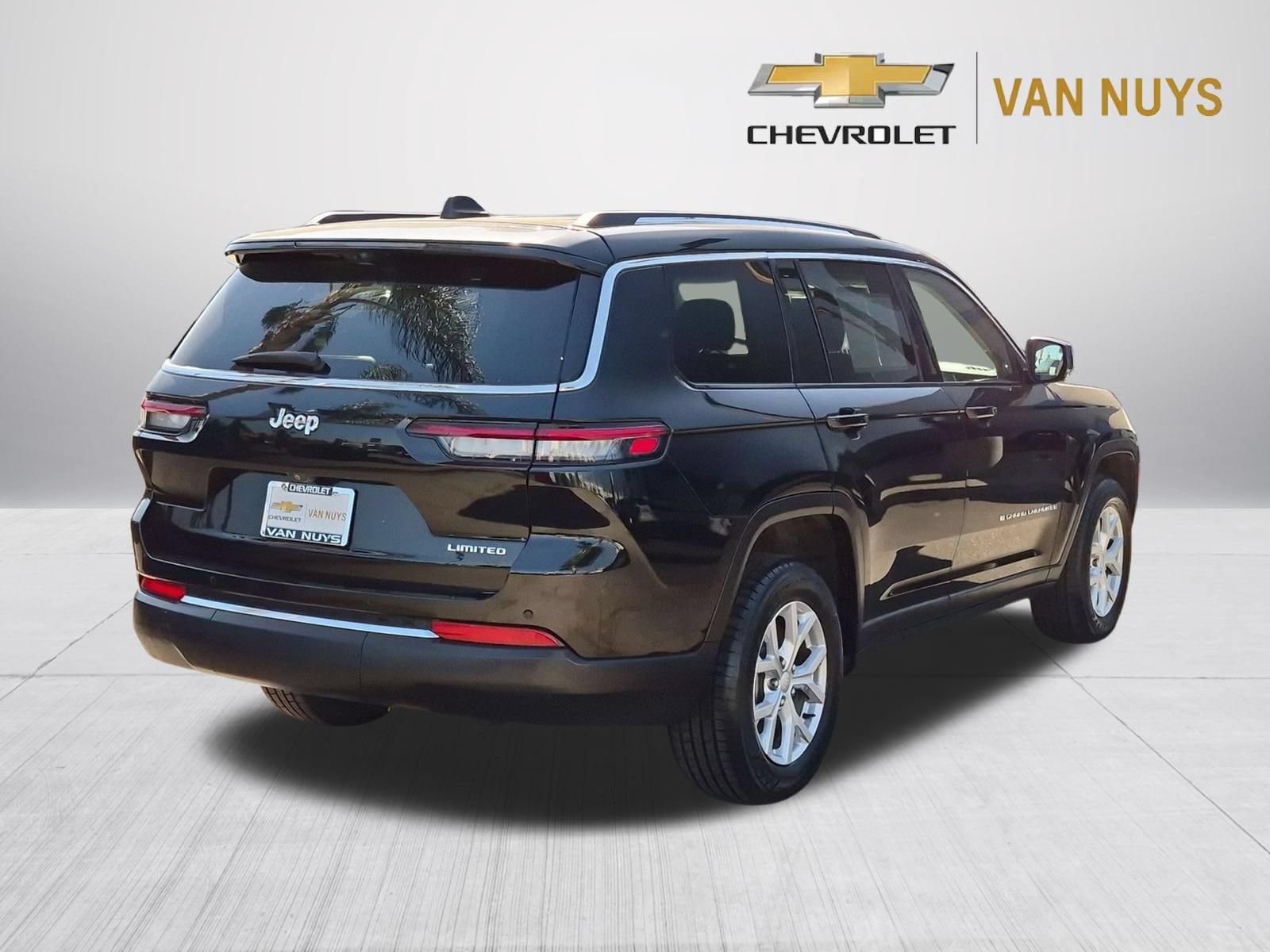 Used 2023 Jeep Grand Cherokee L Limited w/ Luxury Tech Group II RWD image 5