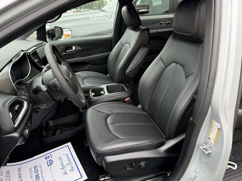 Used 2026 Chrysler Pacifica Select FWD image 10