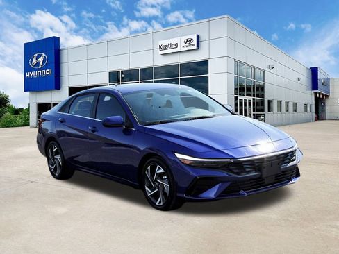 Certified 2025 Hyundai Elantra SEL image 3