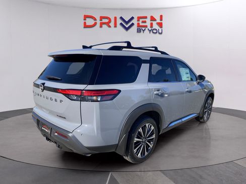 New 2026 Nissan Pathfinder Platinum image 5