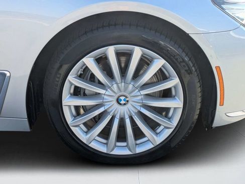 Used 2019 BMW 740i w/ Cold Weather Package RWD image 9