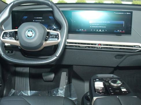 Used 2024 BMW iX xDrive50 w/ Premium Package image 4